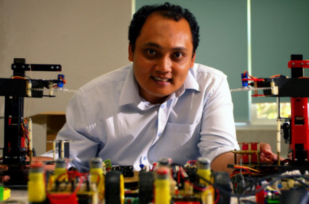Hendro Yulius Suryo Sosok Peningkat Prestasi Sekolah dengan Ekskul Robotika