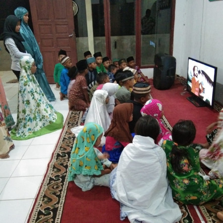 Pelopor Magrib Mengaji dengan Rangsangan Pemutaran Film Kisah Nabi di Pesisir Riau