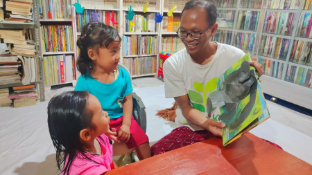 Meski di Ambang "Gerbang Kematian", Yulianto Tetap Pertahankan Rumah Baca Bintang Grobogan