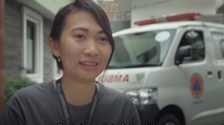 Ika Dewi Maharani Nekad Jadi Sopir Ambulan Covid Tanpa Restu Orang Tua