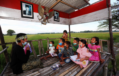 Bahagia Merayakan Masa Anak-Anak di Kampung Lali Gadget