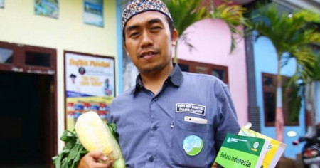 Mewujudkan Sekolah Kehidupan Dibayar Dengan Sayuran : Kisah Inspirasi Muhammad Farid